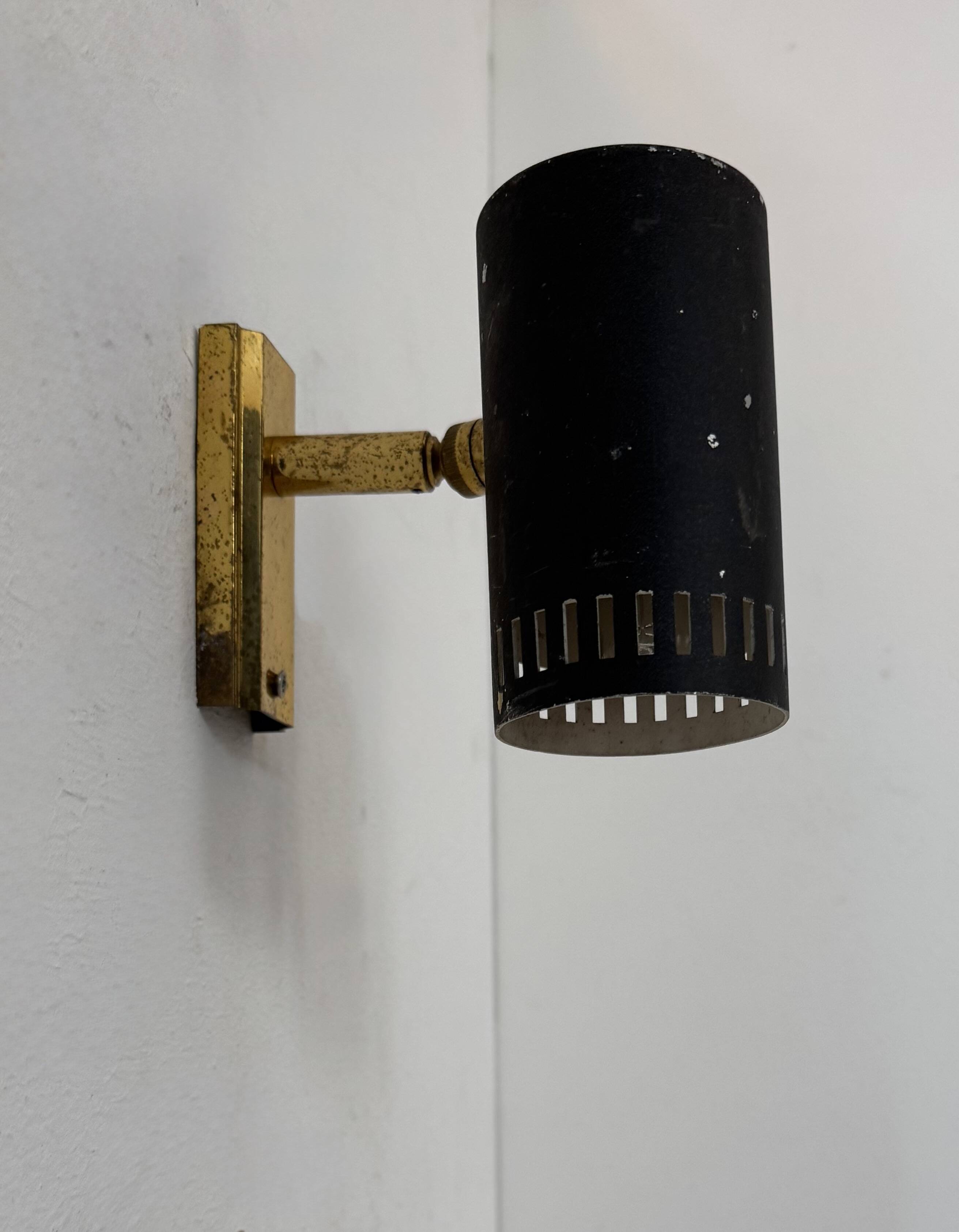 Vintage adjustable wall light, brass and matte black metal, France, 1960.