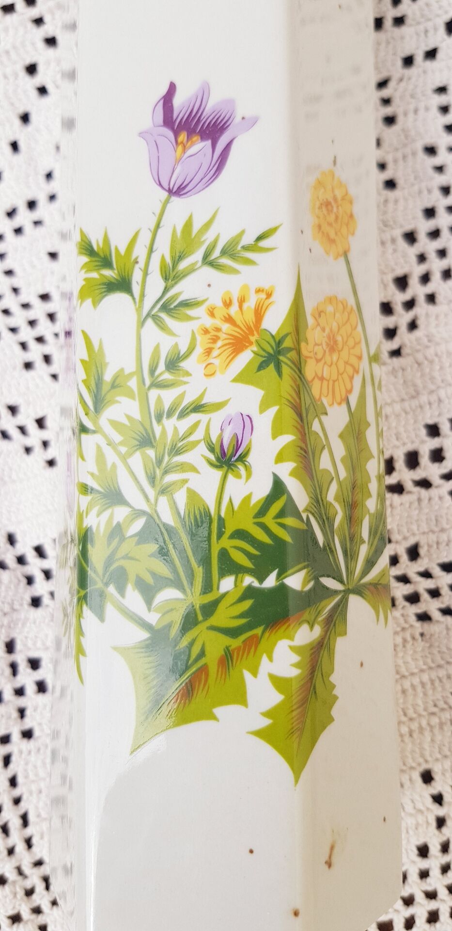 Botanical vase motifs