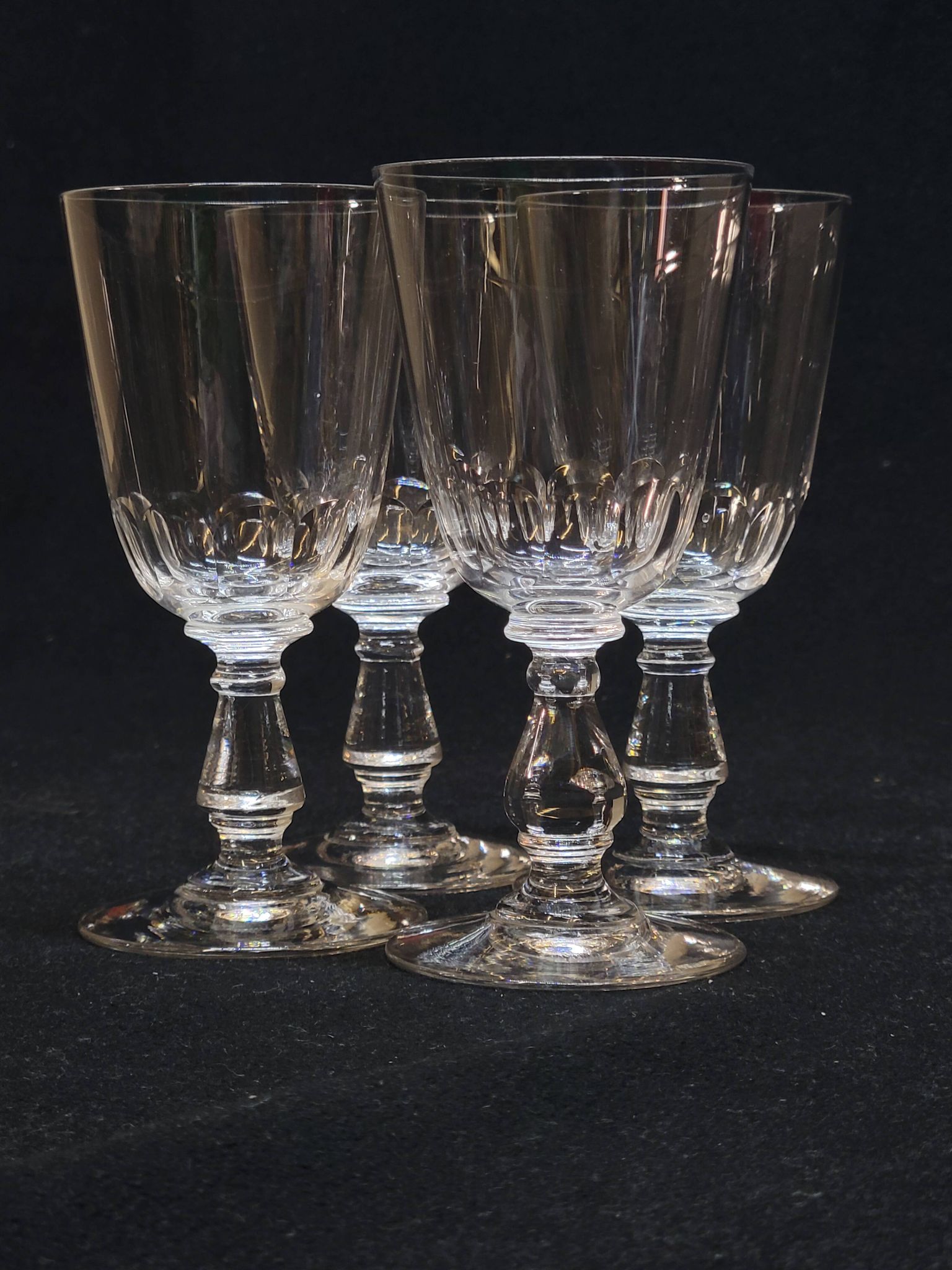 4 anciens verres a vin en cristal taillé baccarat ? saint louis ?