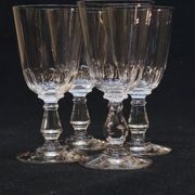 4 anciens verres a vin en cristal taillé baccarat ? saint louis ?