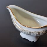 Very pretty porcelain sauceboat from Vierzon in very good condition.