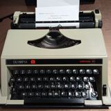 Machine à écrire Olympia Conformatic 242 vintage 1970