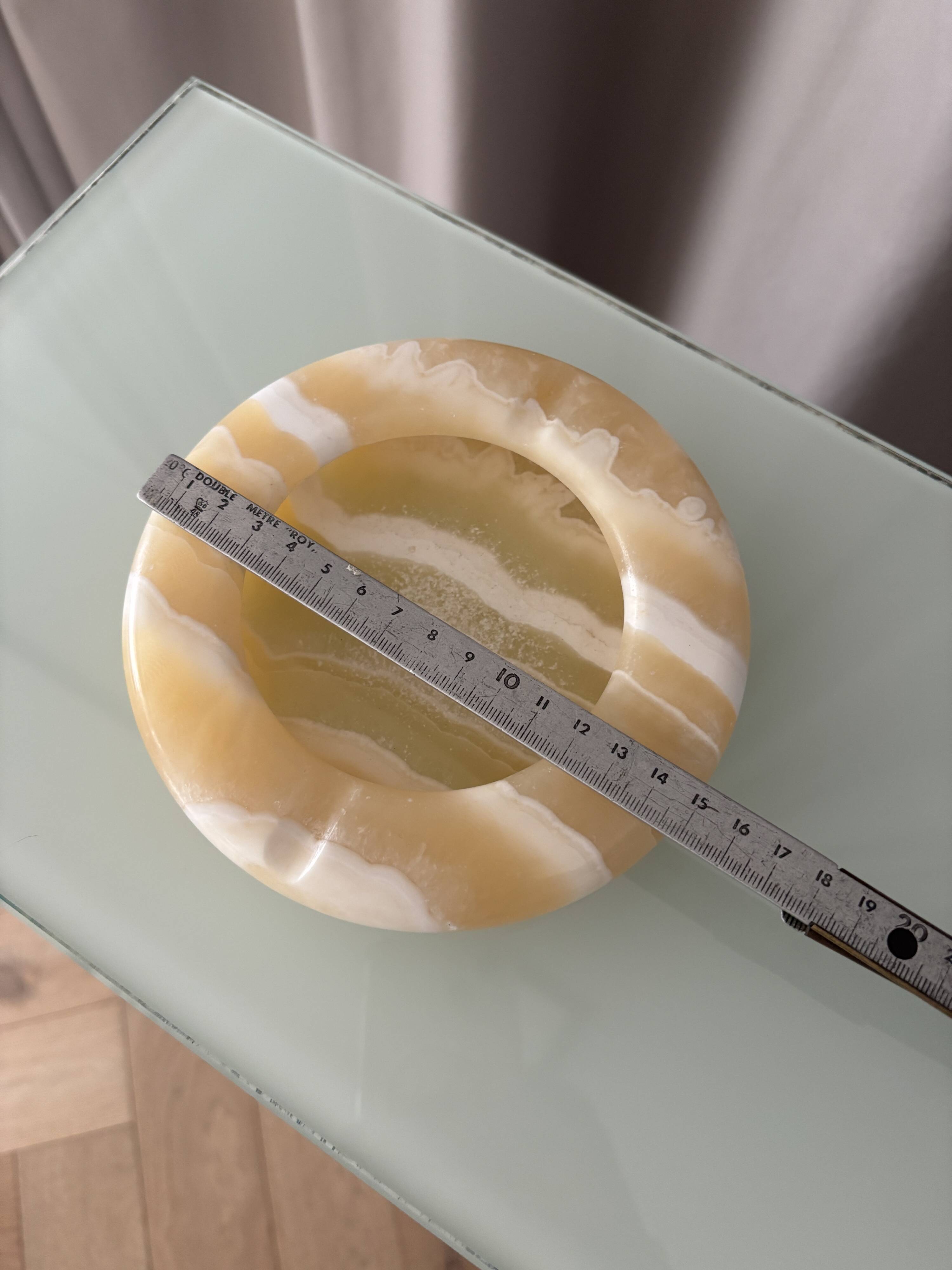 Vintage Onyx Ashtray – Hand-Carved, Natural Honey Tones (ca. 1960s–1970s)