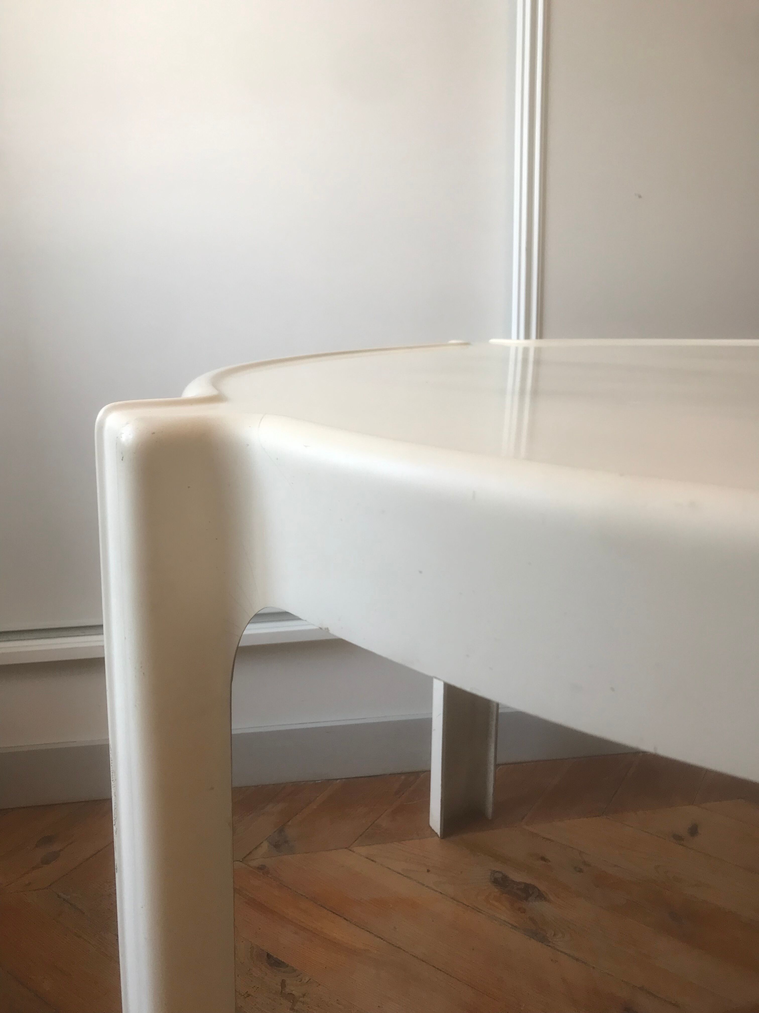 Table Marc Berthier round Space age 1970