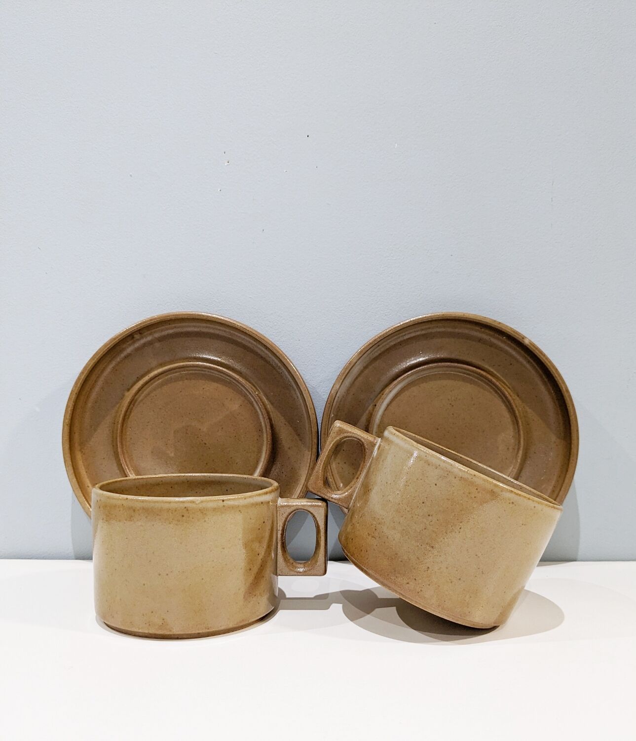 2 vintage '70 tea cups and Brenne stoneware sub-cups. In perfect condition.