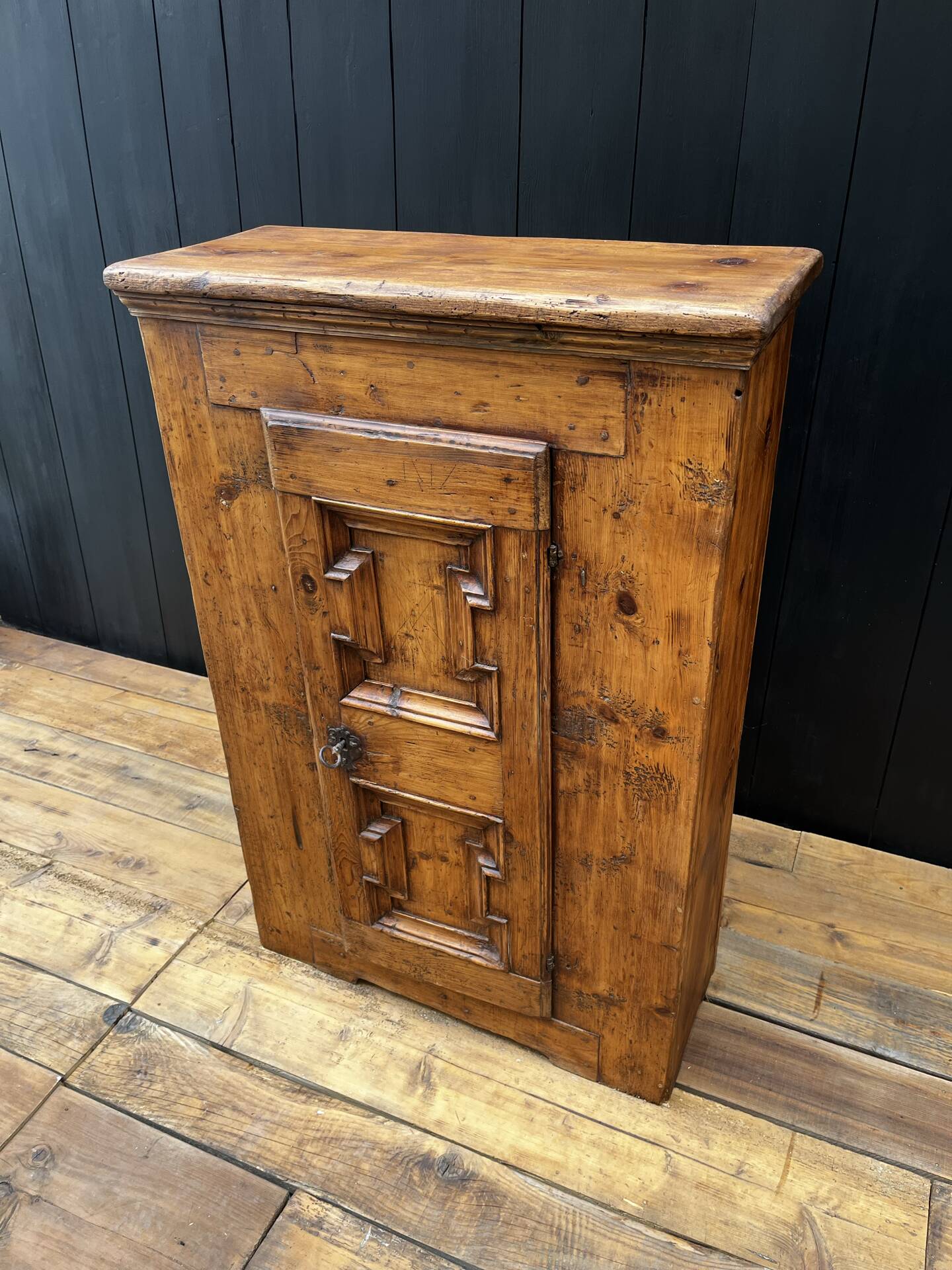 Cabinet from an ancient château – 17th century