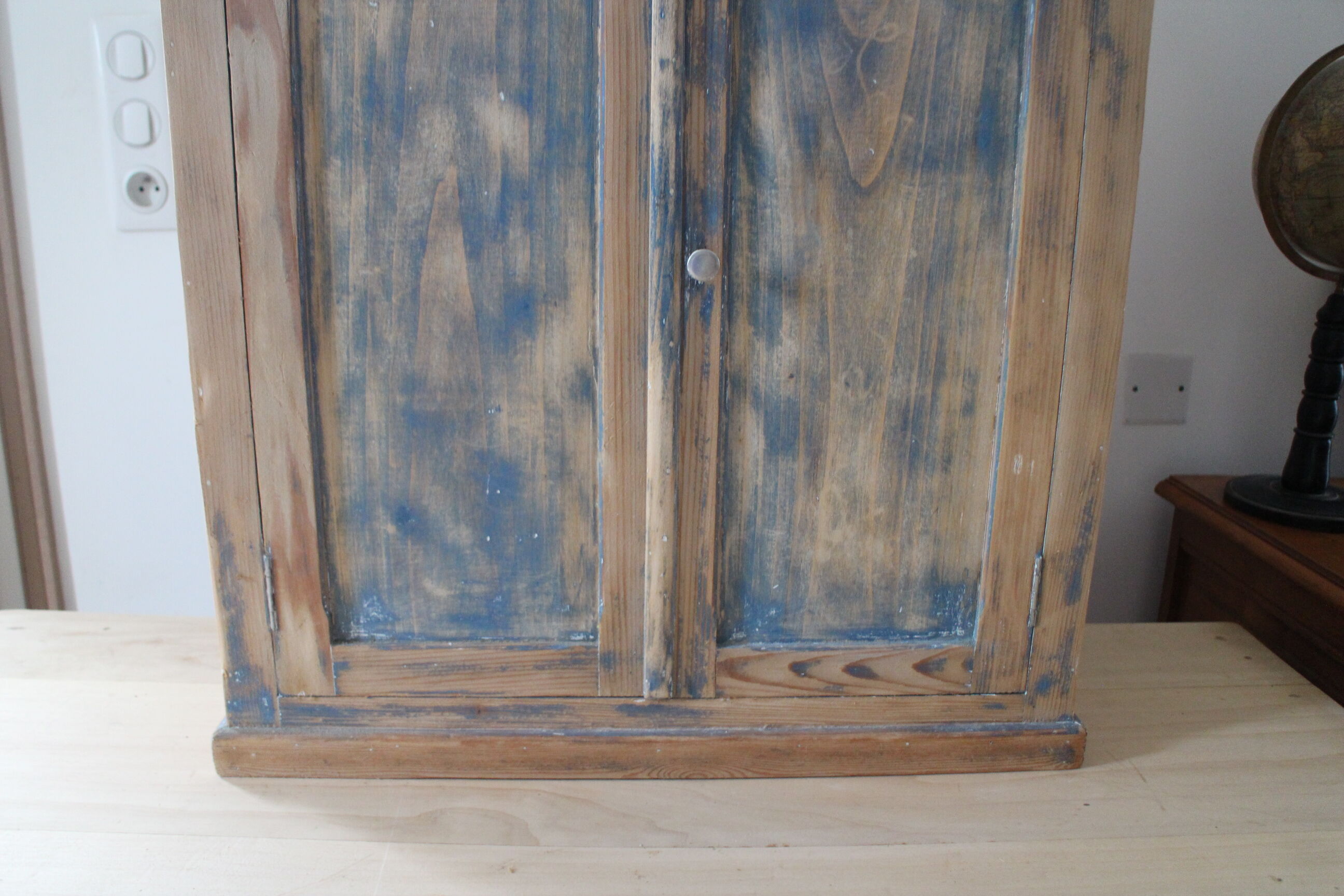 Meuble de rangement parisien bois brut