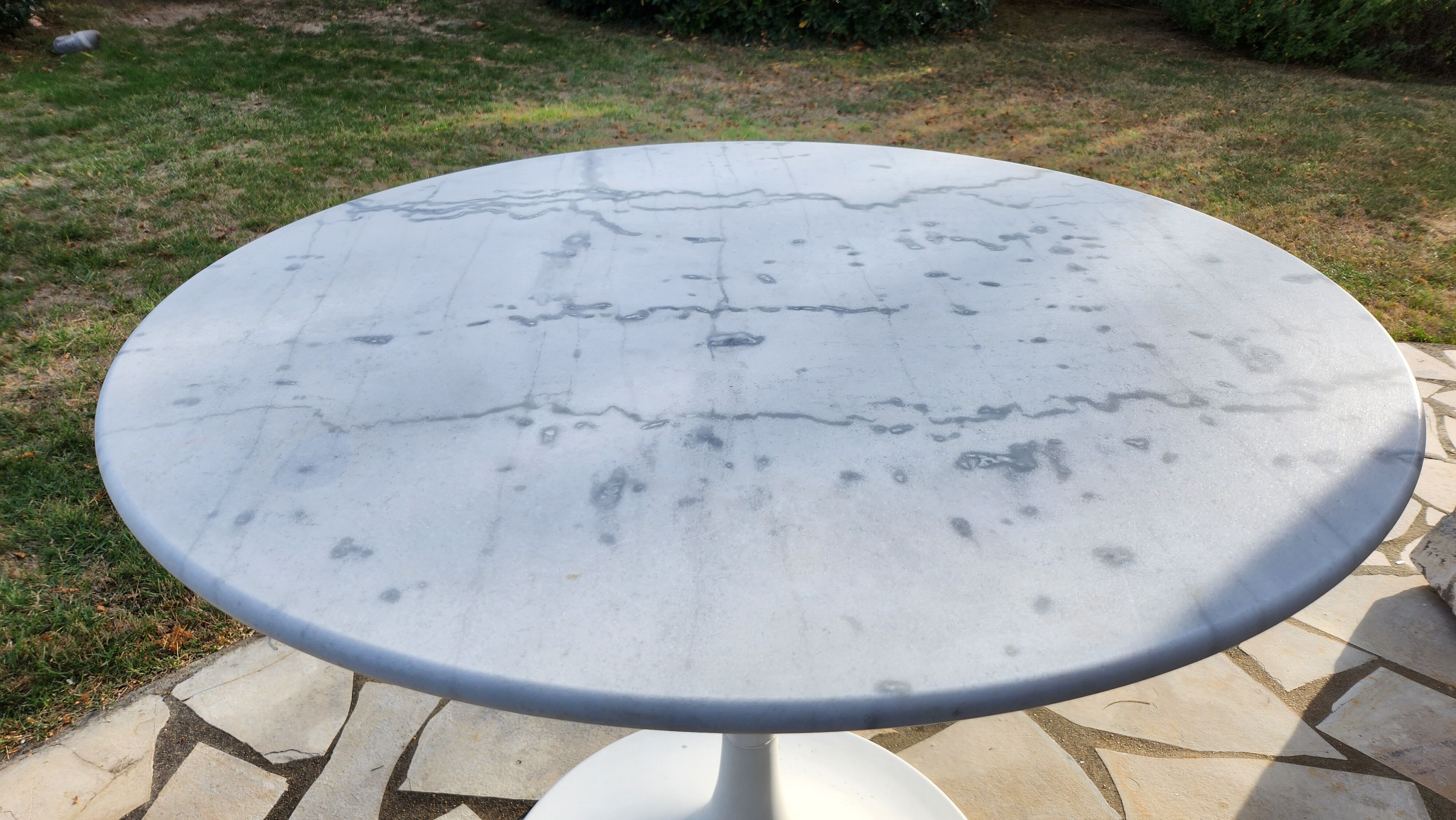 Tulip table Carrara marble 1970