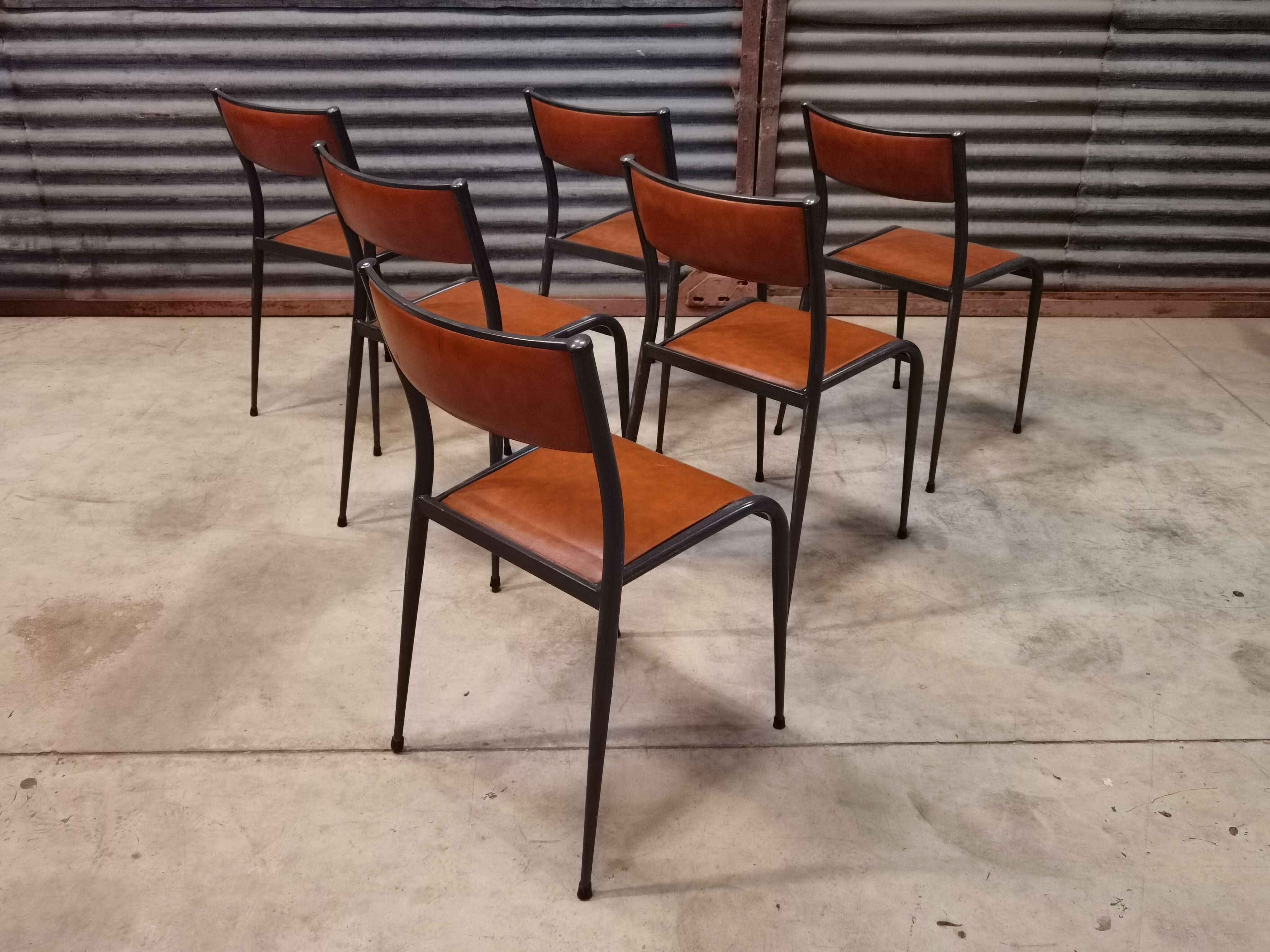 Set of 6 Mullca chairs 510 feet compass