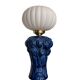 Lampe à poser vintage en céramique bleue et globe blanc plissé