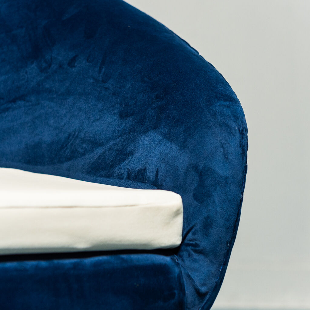 Blue velvet armchair design 70s vintage modernariato