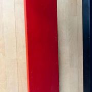 Étagère murale modulaire vintage Tomado en métal bleu, noir et rouge