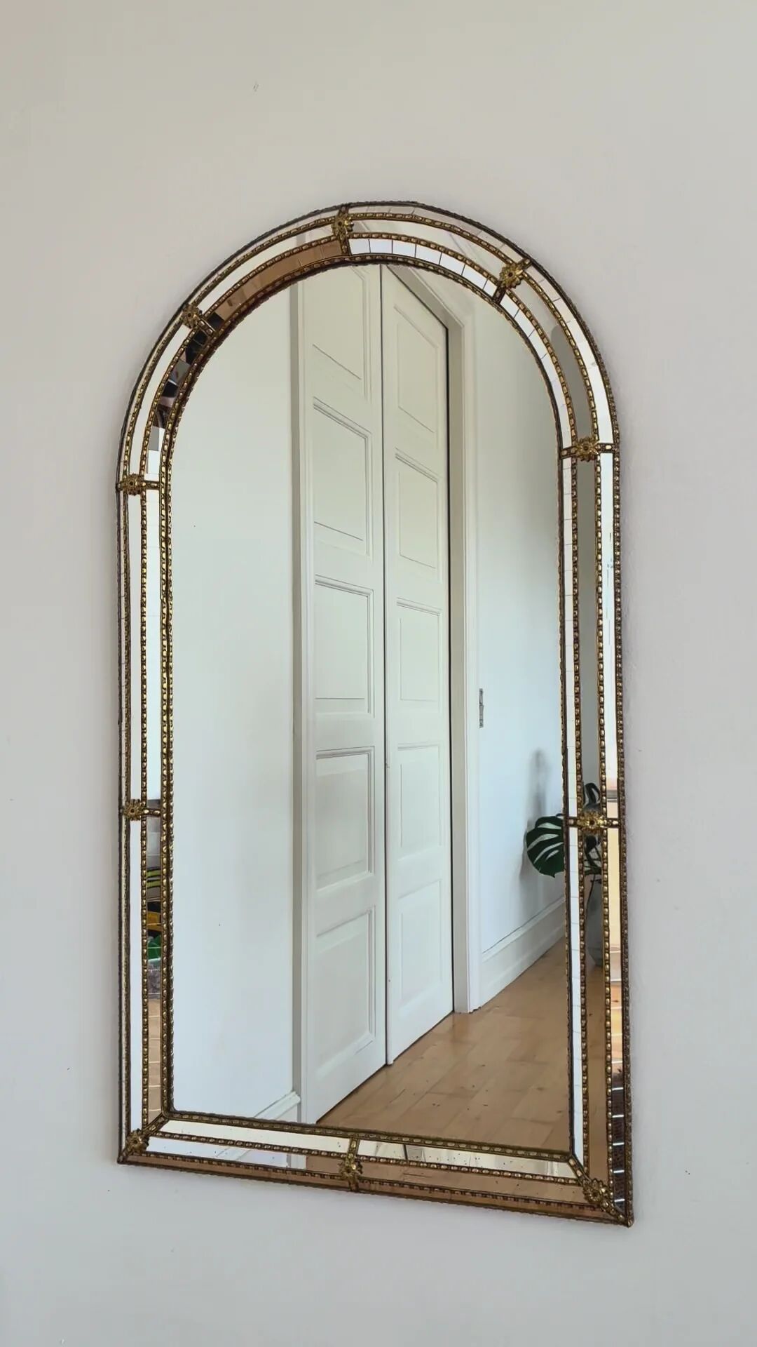 Large vintage Spanish Venetian-style wall mirror, brass, 1980s Hollywood Regency