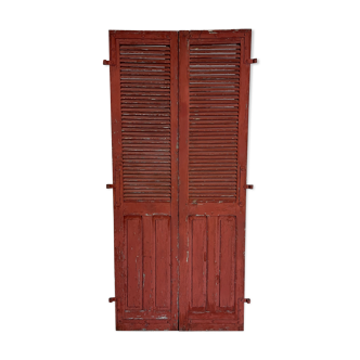 Pair of shutters