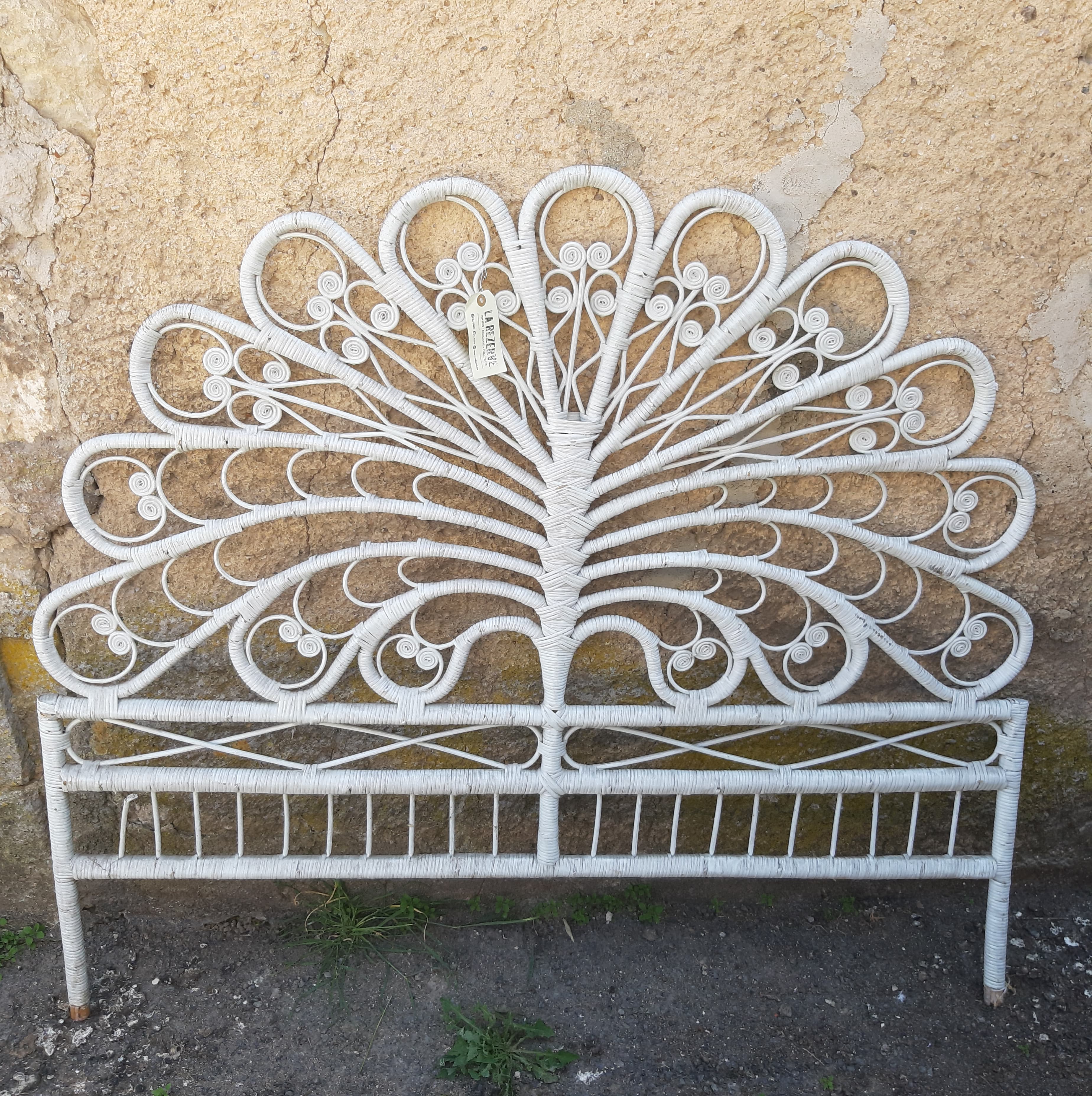 Tete de lit peacock rotin blanc