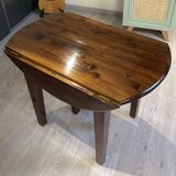 Extendable oval dining table