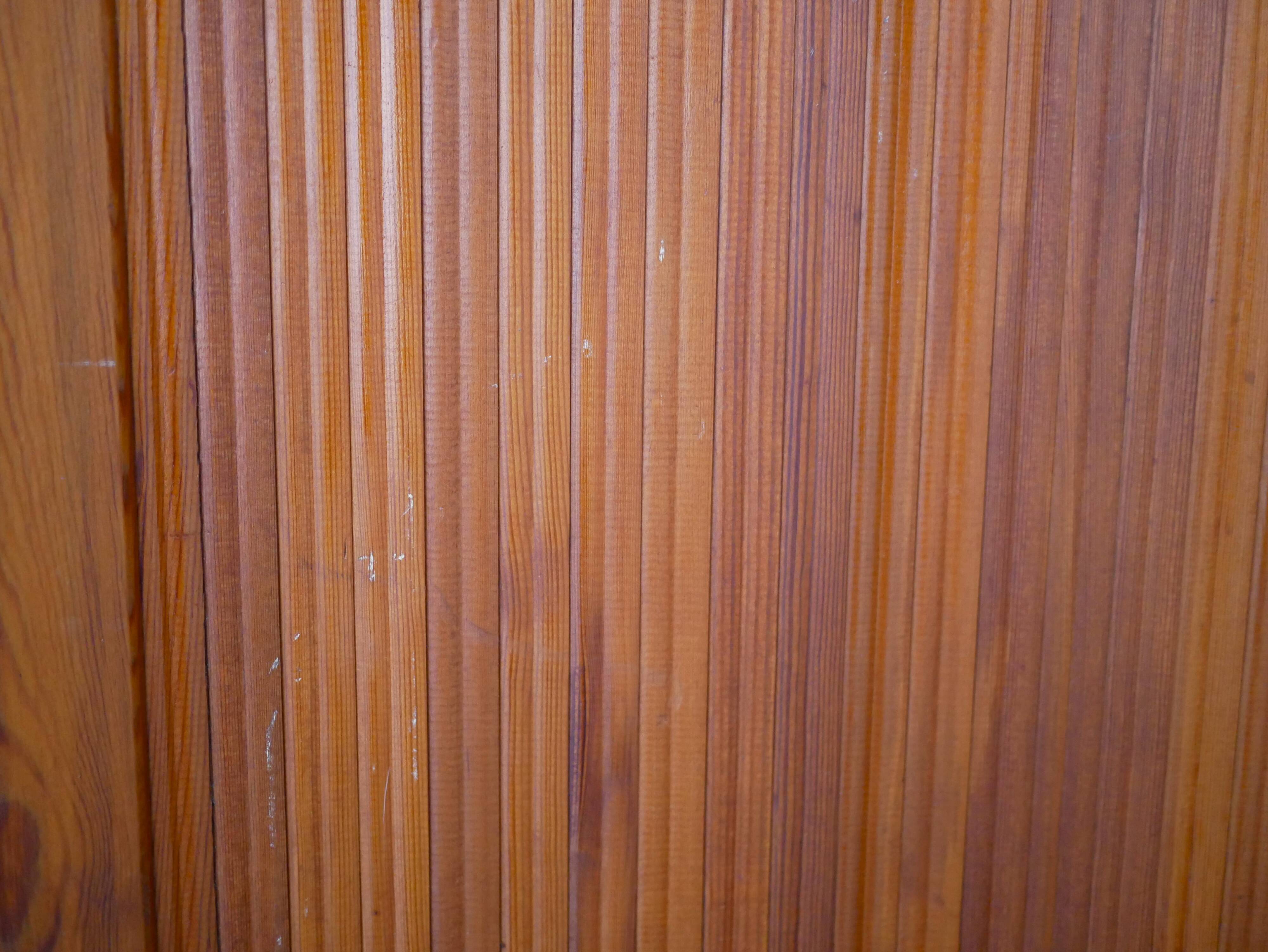 Vintage wooden screen published by snsa
