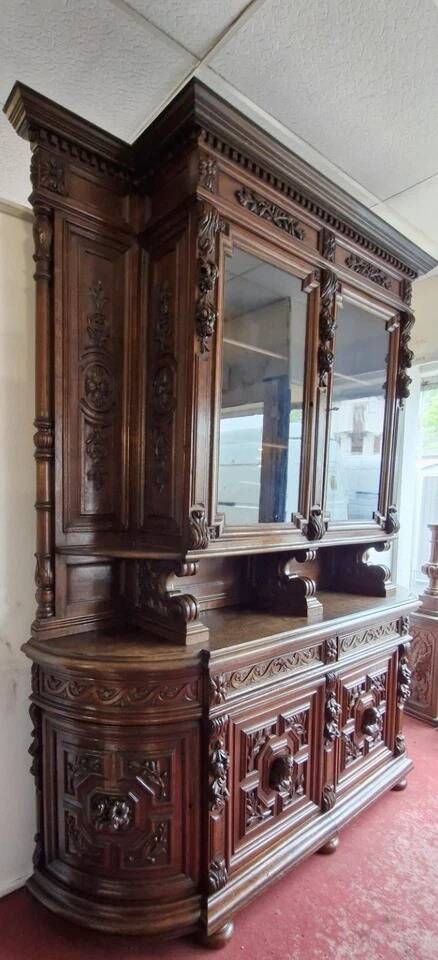 Very important Renaissance style chateau library buffet in oak