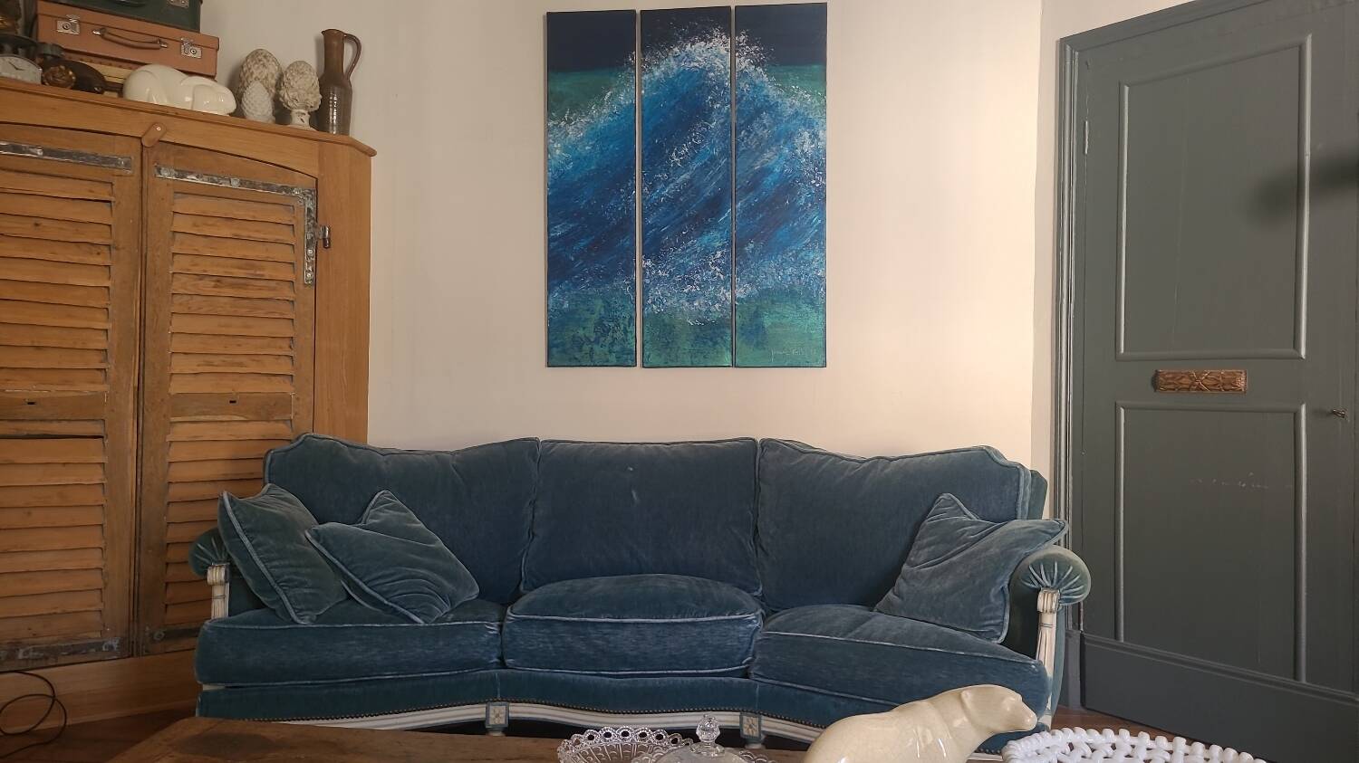 Louis XVI style curved bench sofa in storm blue velvet – 3 seater