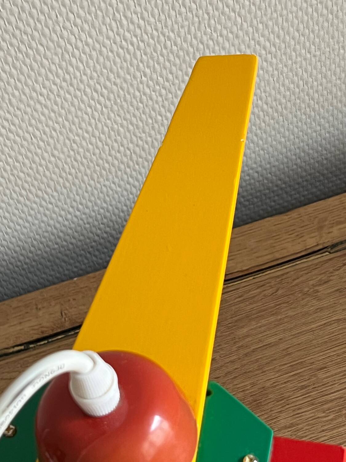 Wooden helicopter suspension