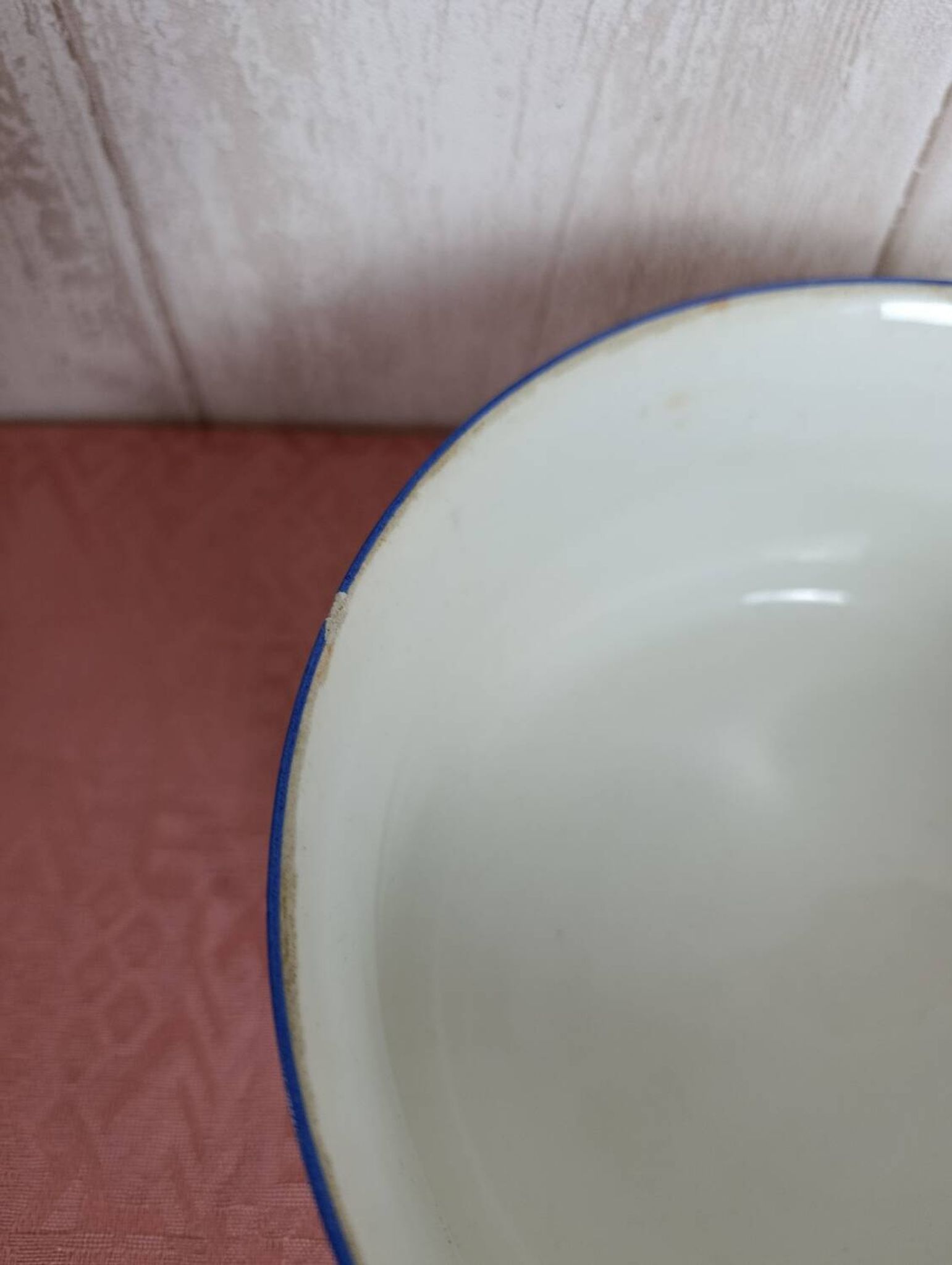 Nested salad bowls in fine decorated porcelain
