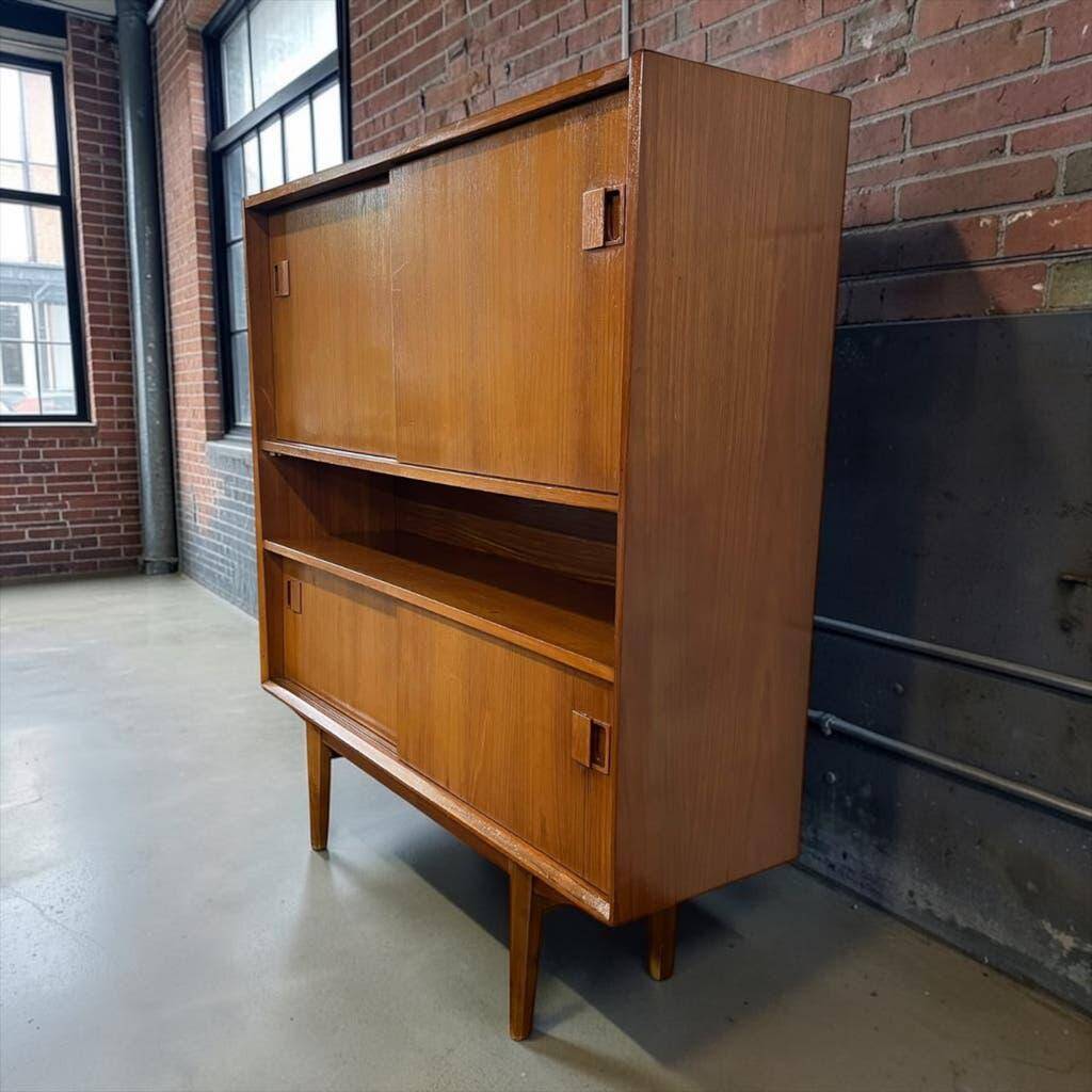 Vintage wooden bar/buffet furniture