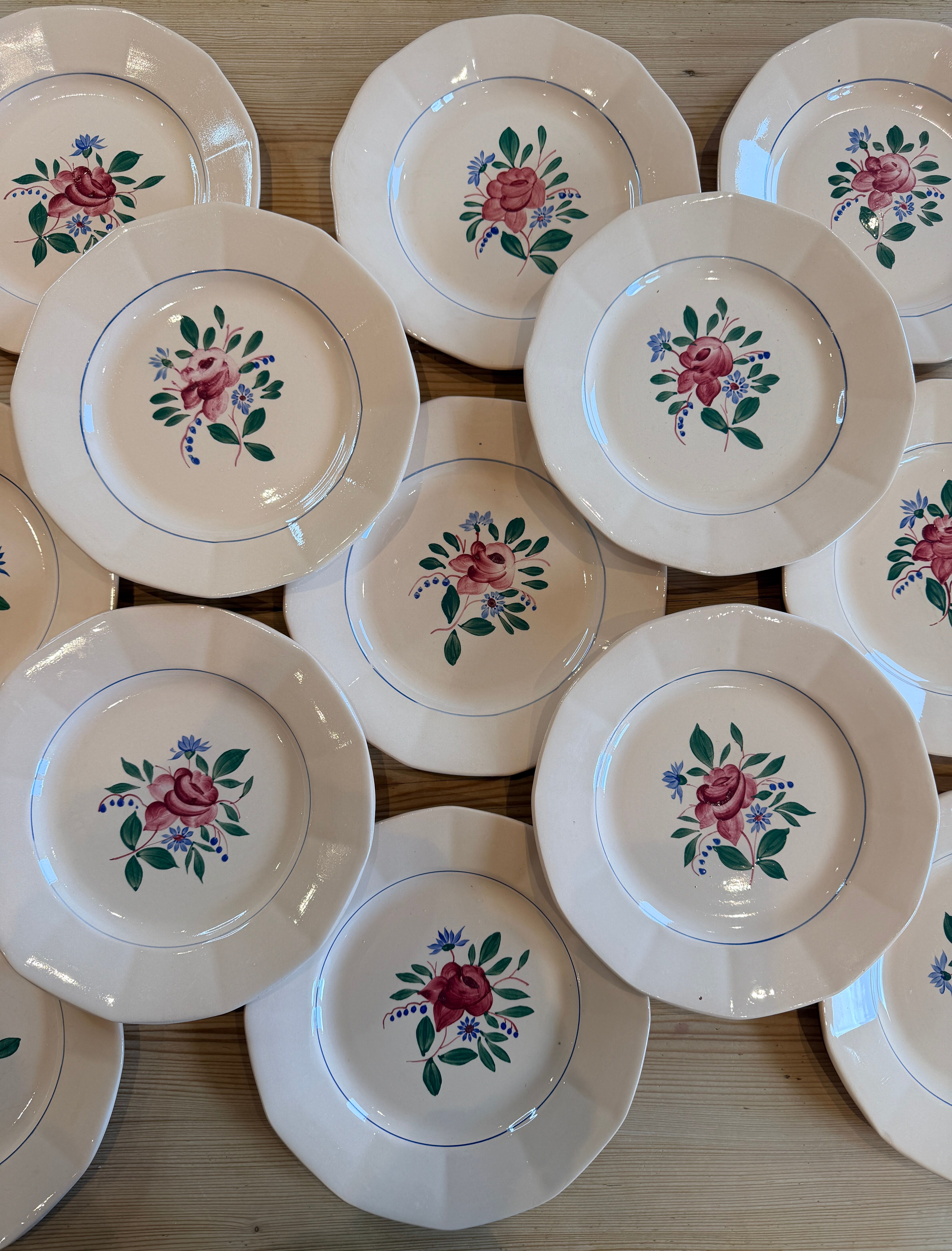 Set of 13 flat plates - hand-painted - Sarreguemines