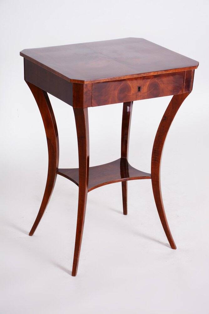 Small Biedermeier Table in Walnut, 1830s
