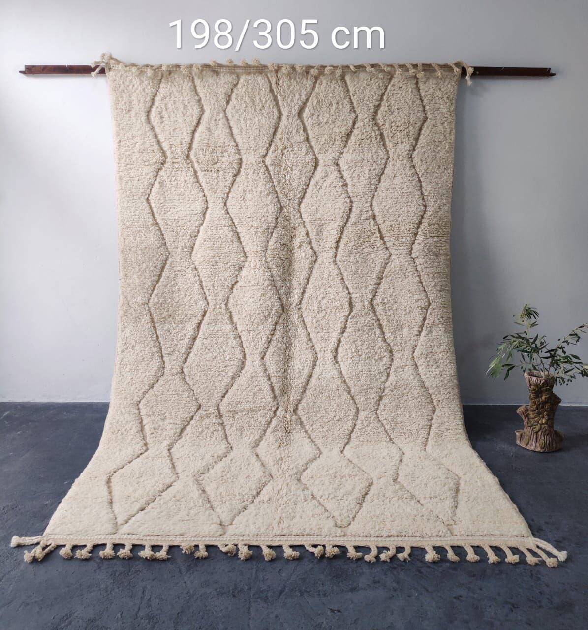 Beni Ouarain Rug, Ecru, Diamond Pattern in Relief - Handmade 305x198cm