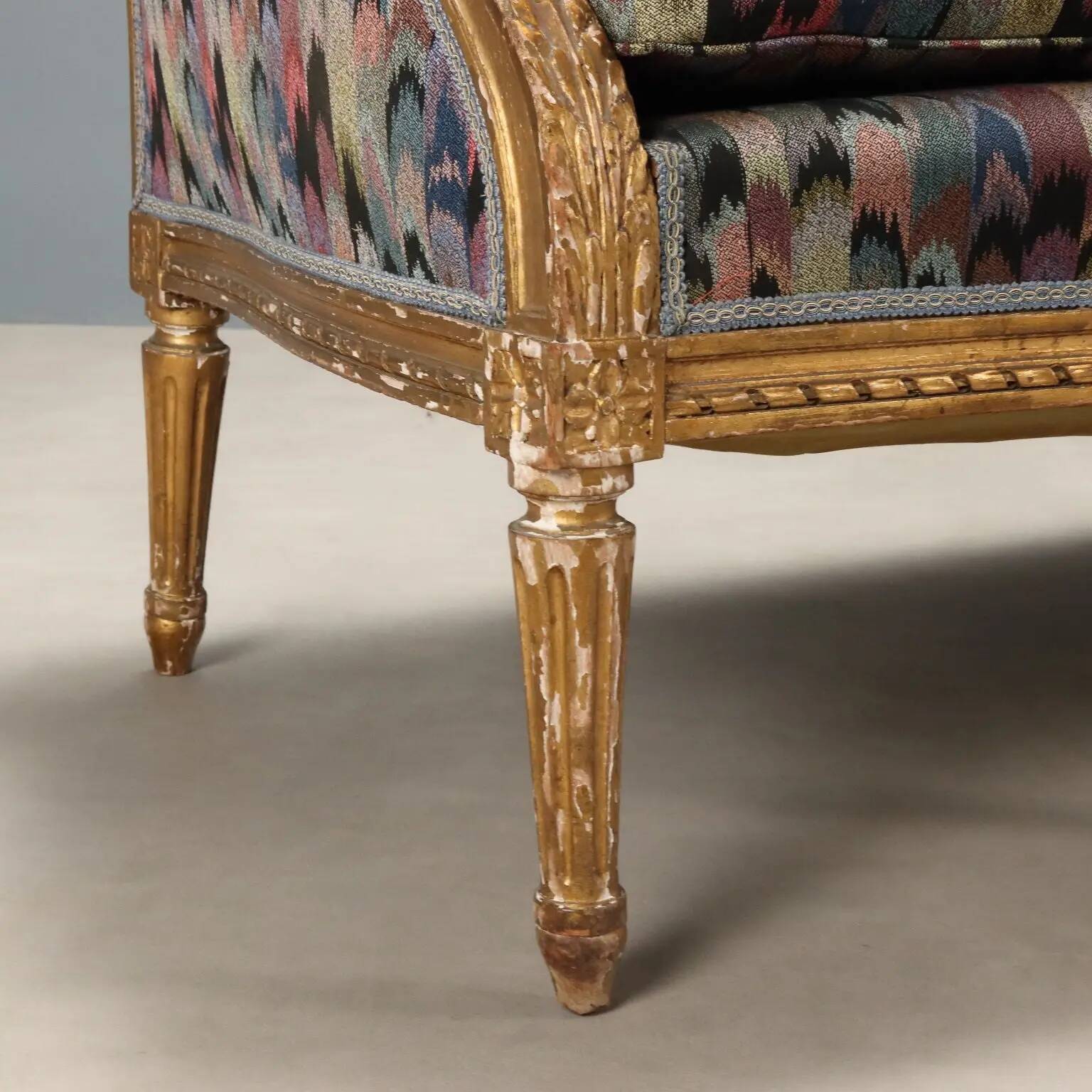 Canapé ancien de style néoclassique en bois sculpté, Italie, XIXe siècle