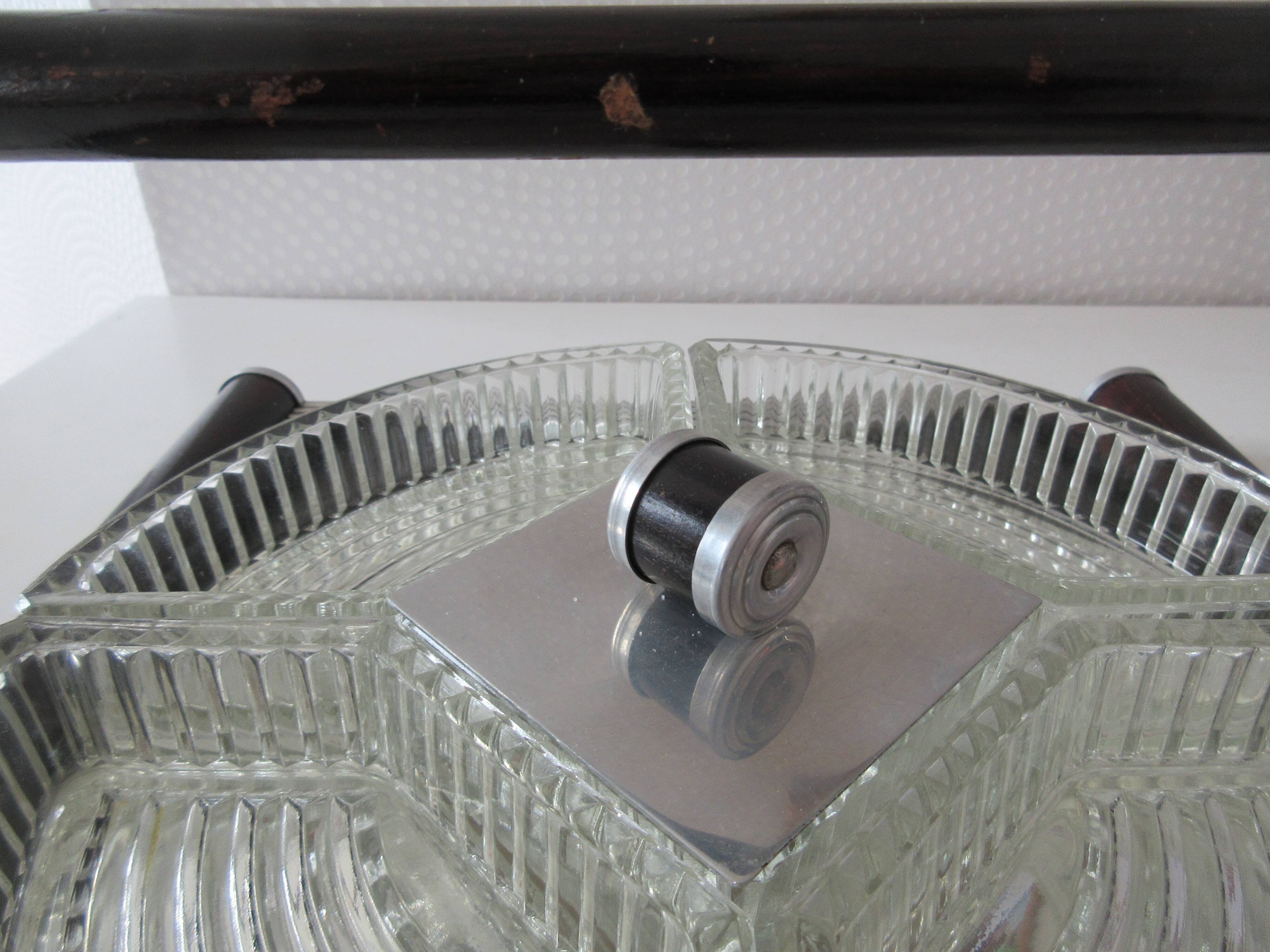 Art Deco service tray and its ravines