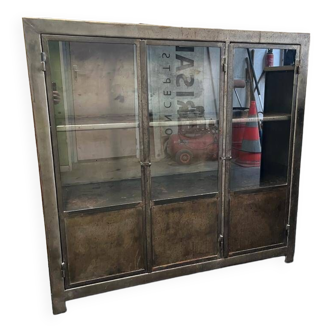 Industrial metal showcase 3 doors
