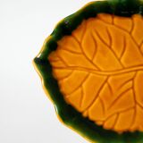 Vide-poche en barbotine feuille jaune et vert, 1970
