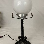 Lampe art nouveau art déco en fer forgé globe blanc