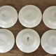 Lot de 12 assiettes motif fleurs de champagne.
