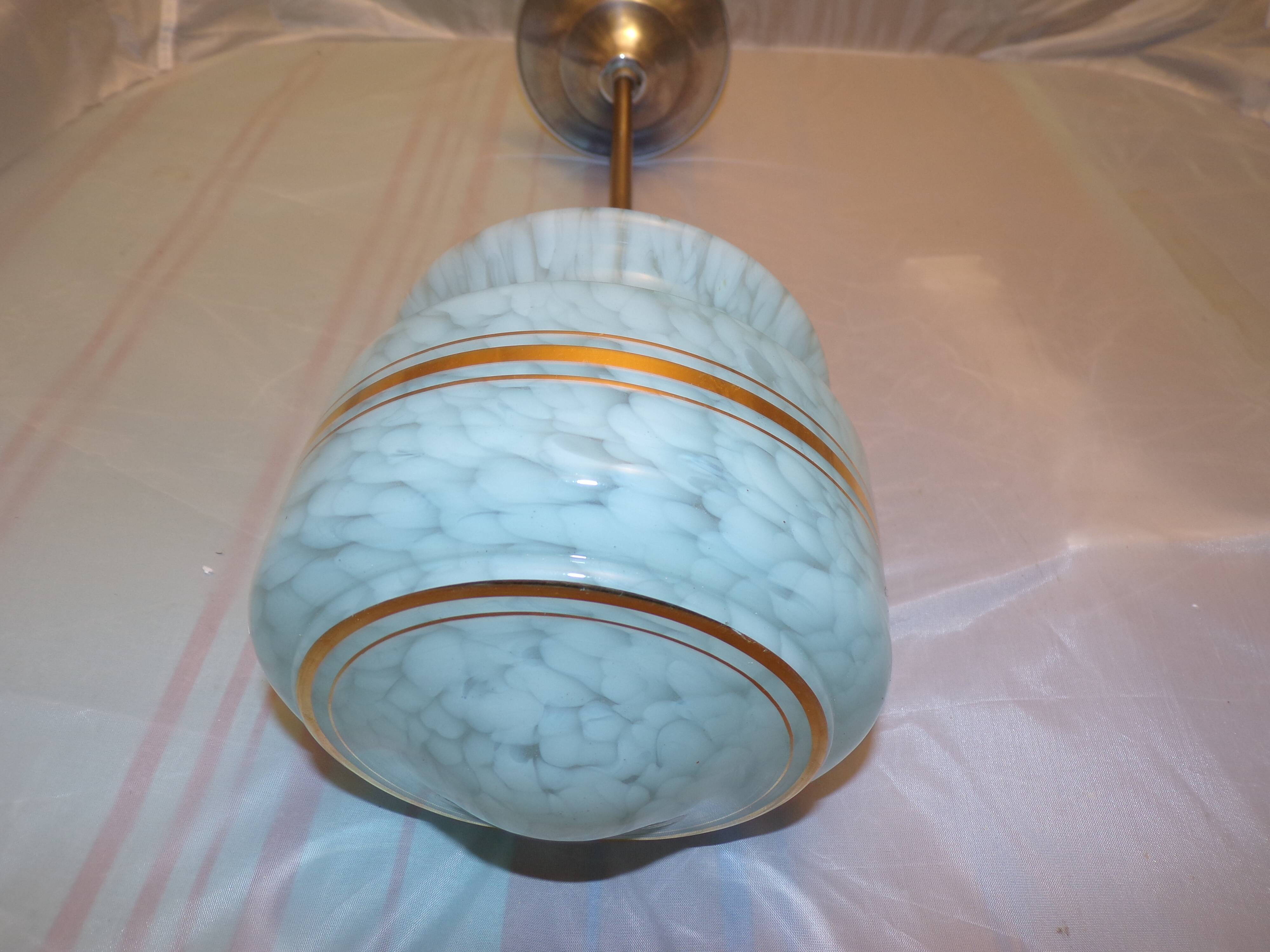 Blue opaline suspension