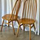 Paire de chaises scandinaves en bois clair