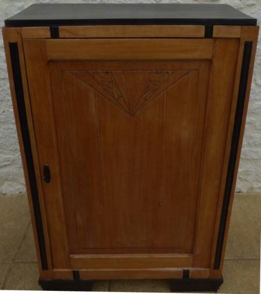 Furniture with an art deco door with 2 solid wood interior shelves – Completely revamped
