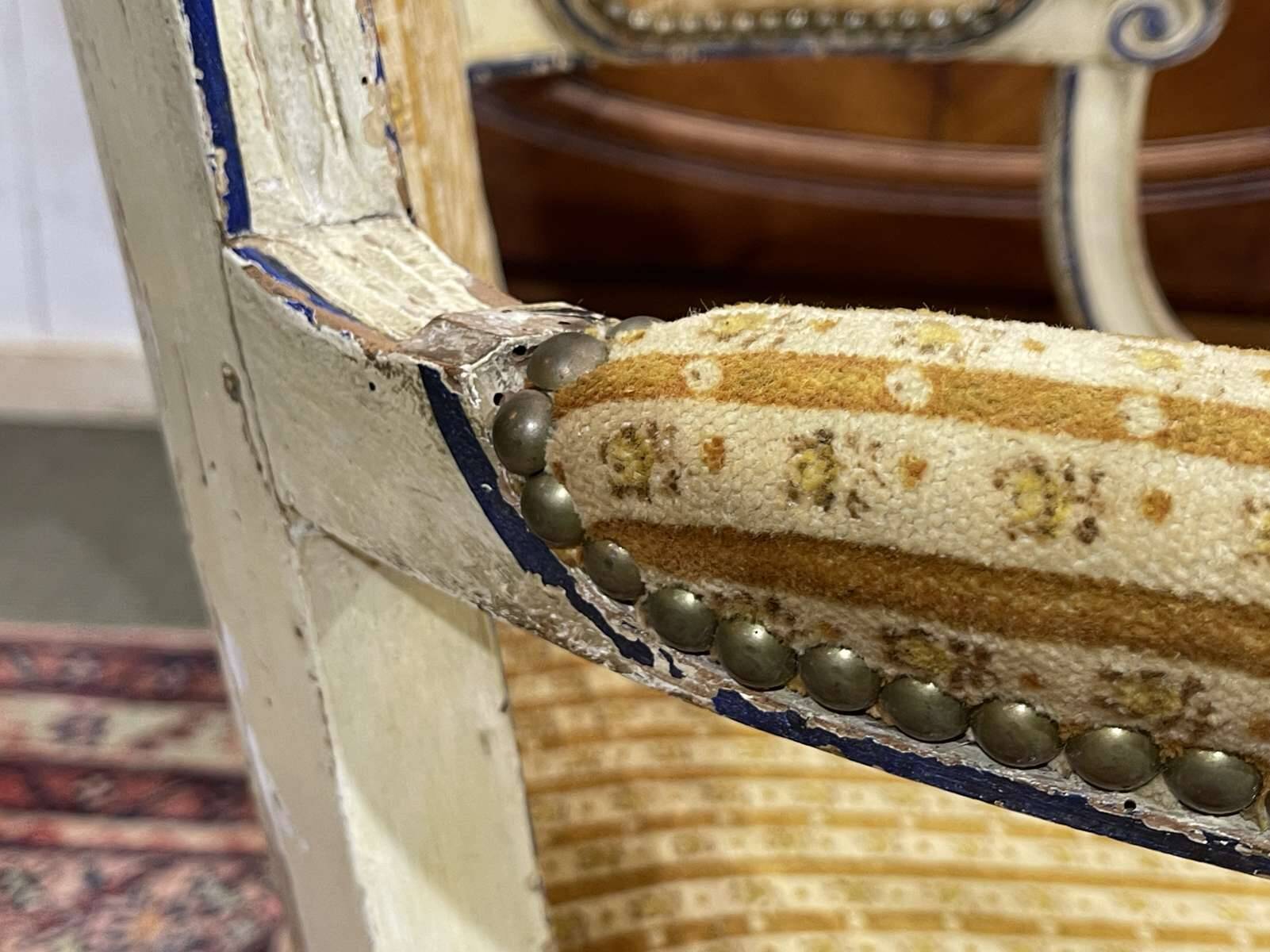 Paire de cabriolets d'époque Louis XVI en hêtre