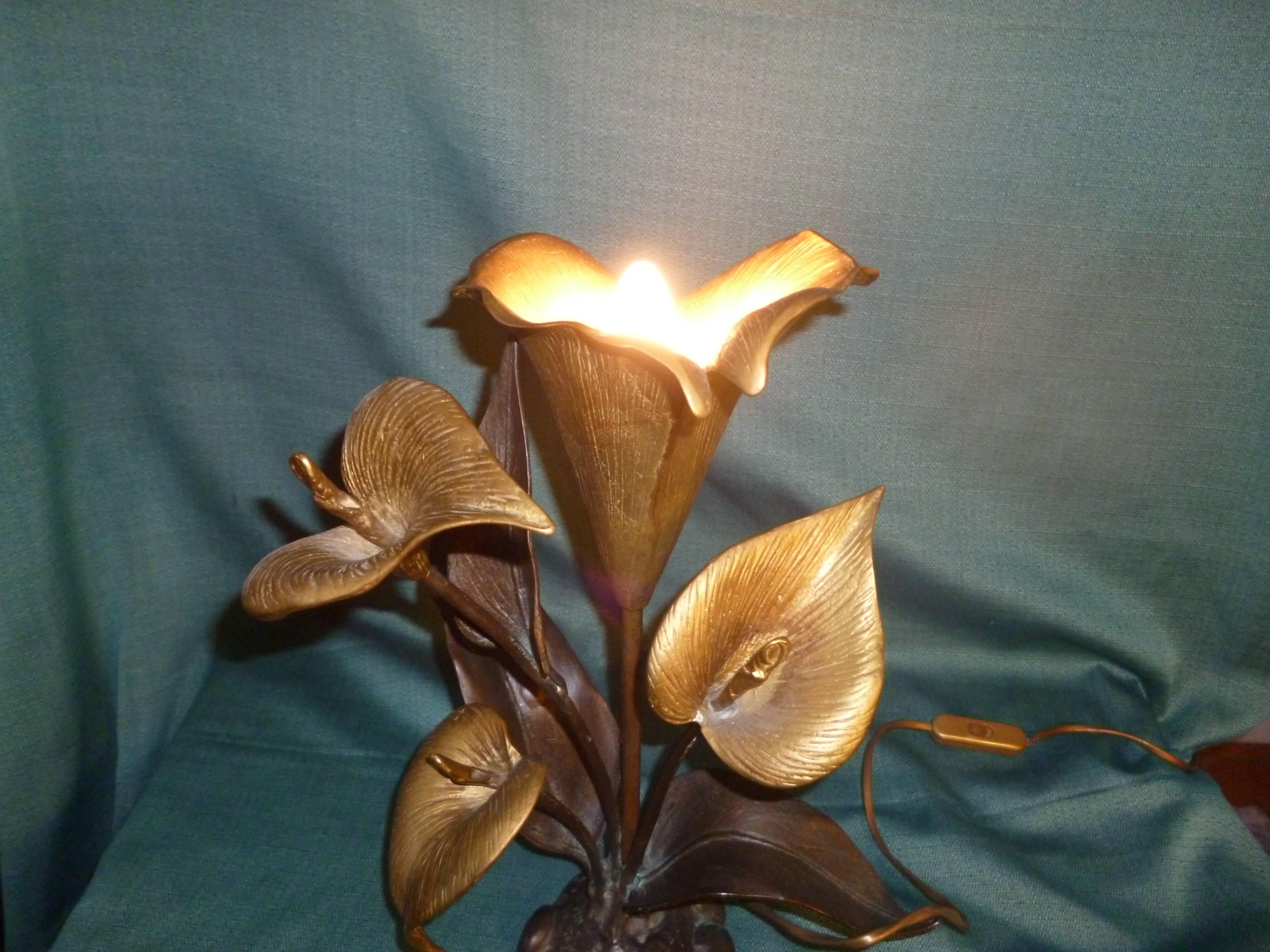 Bronze lamp with arum flowers
