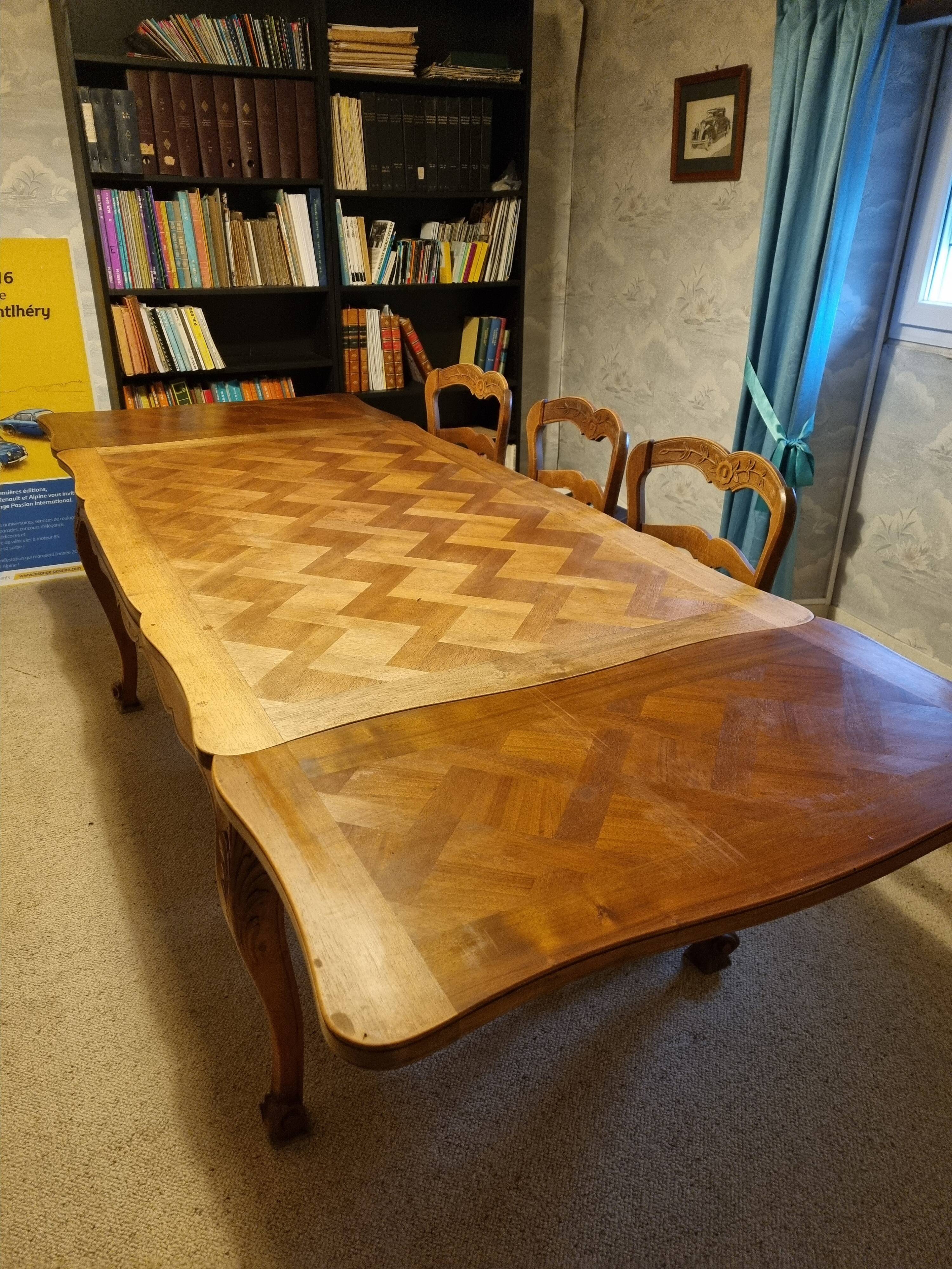 Extendable dining table + Provençal style chairs