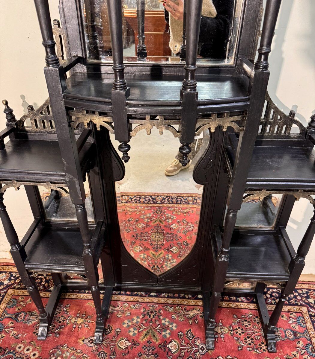 Important lacquered wooden shelf or bookcase.