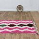 Tapis couloir berbère marocain en laine rose et écru – 295 x 68 cm
