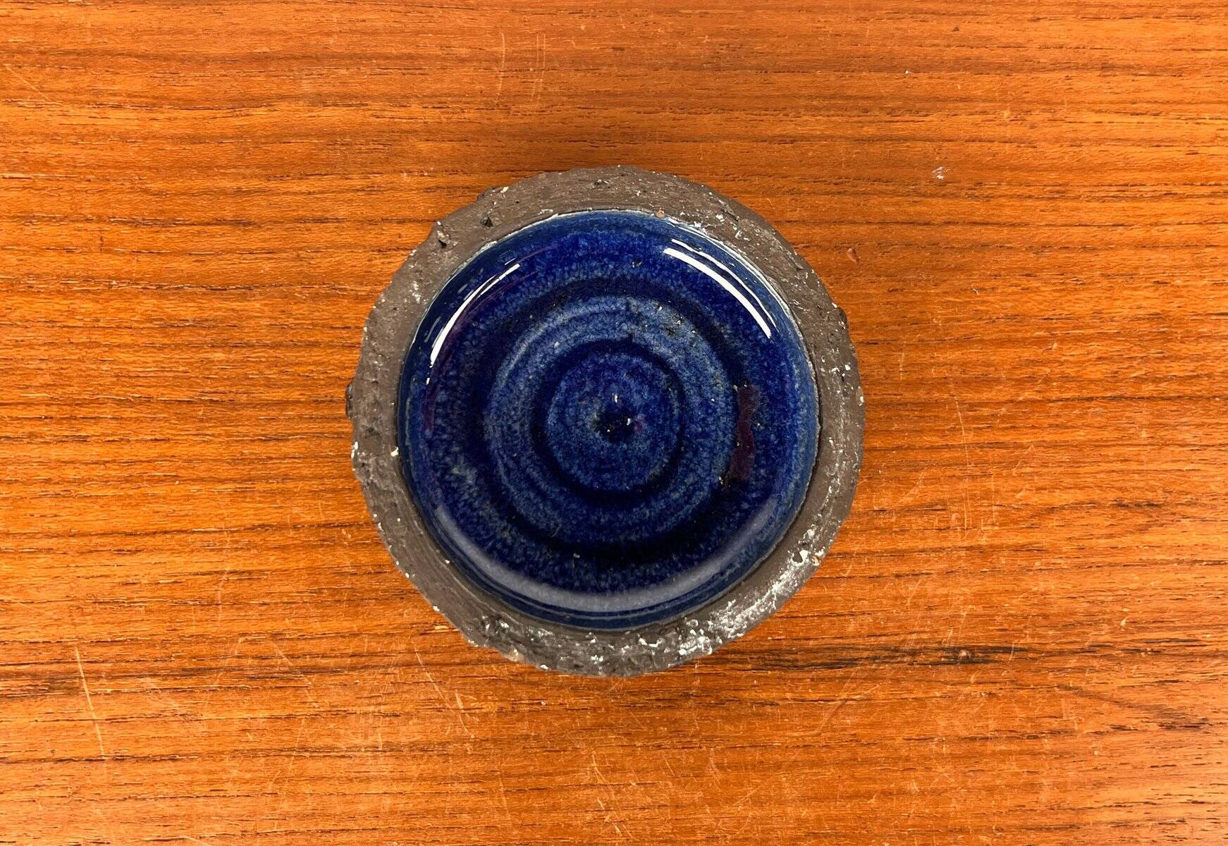 Danish studio pottery bowl from the mid-century by Robert Rob Bentsen, 1960s.