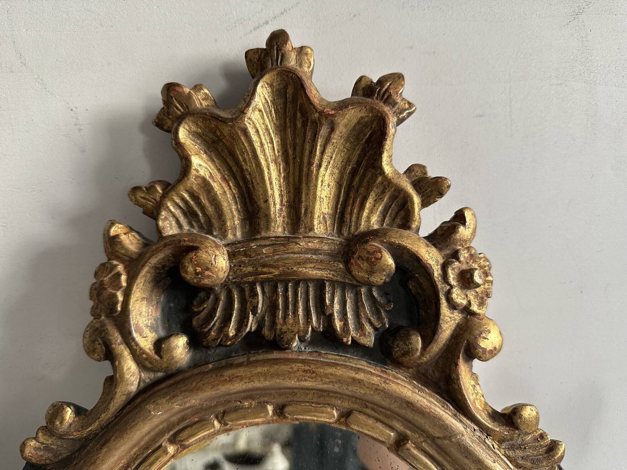 Antique baroque mirror in carved and gilded wood, 19th century