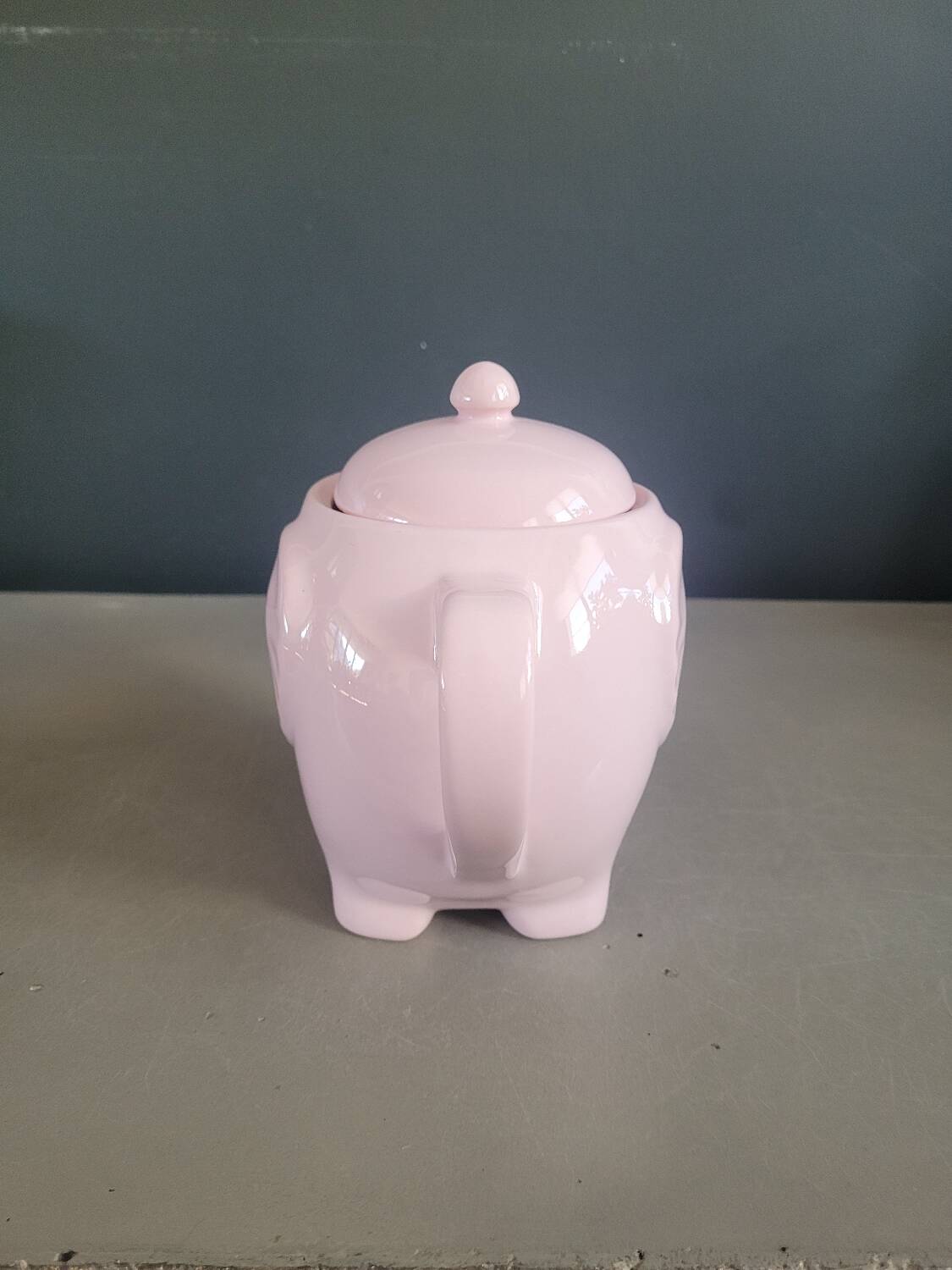 Théière éléphant rose de la faïencerie Sainte Radegonde