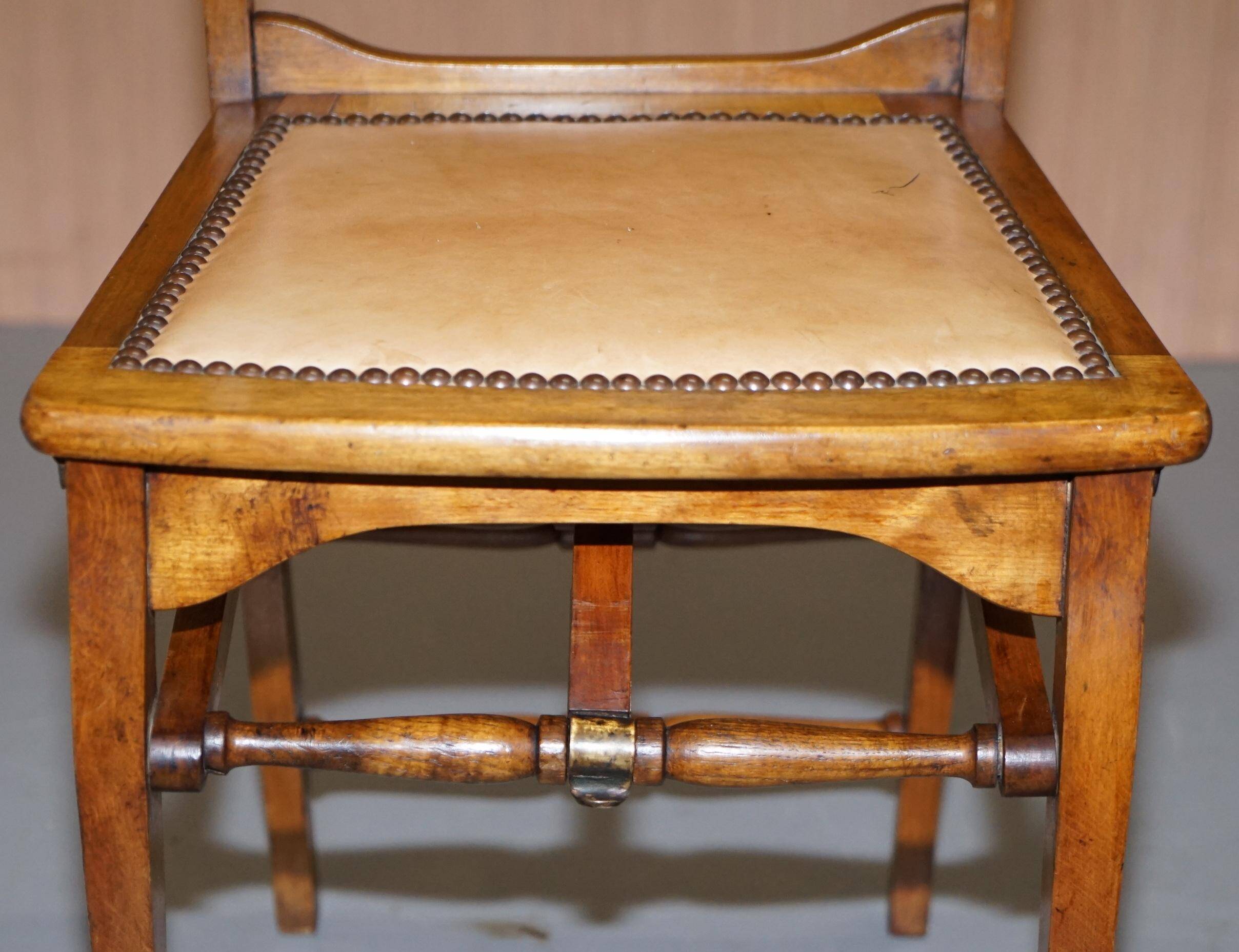 Chaise pliante militaire rare circa 1890 en fruitwood massif avec ferrure en laiton