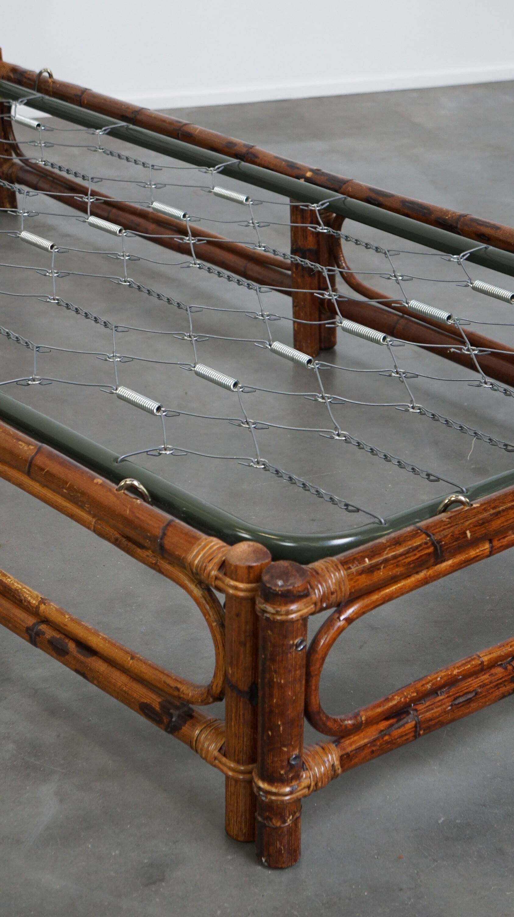 Vintage bamboo/rattan manou bed from the 70s with original spiral base