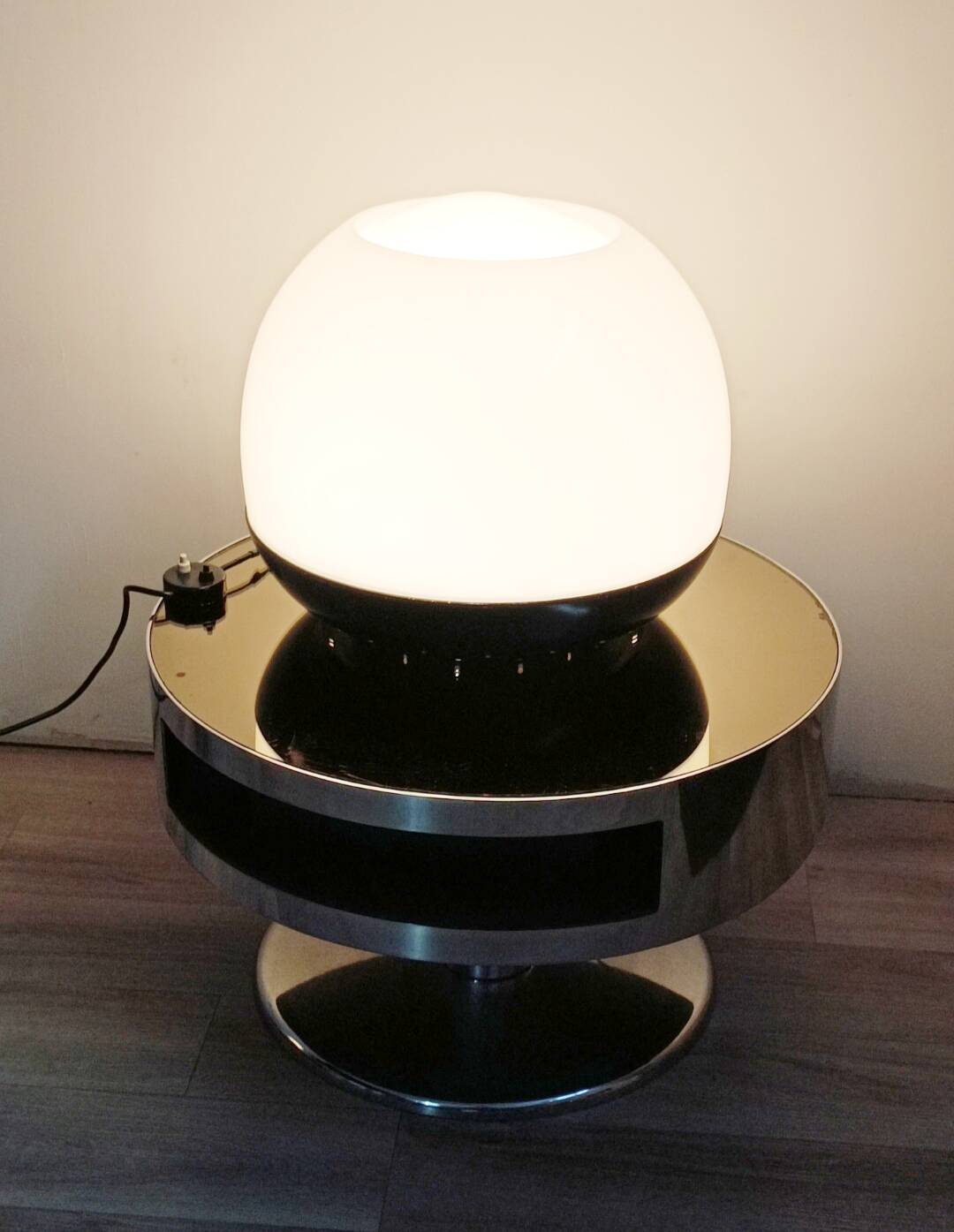 Plateau lamp by L. Ferrari and F. Mazzucchelli for Artemide 1965