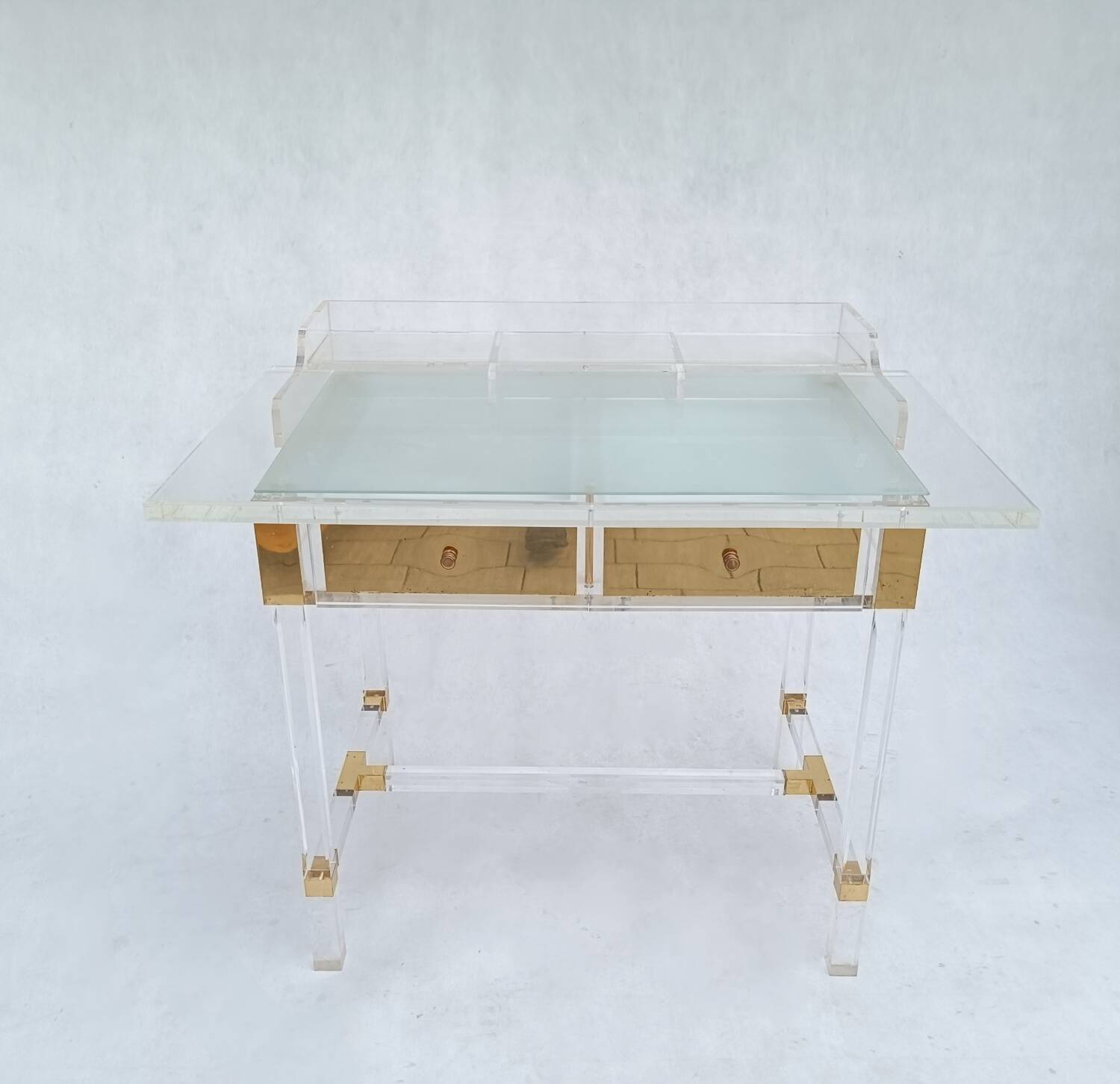 Bureau en verre acrylique et laiton par Charles Hollis Jones